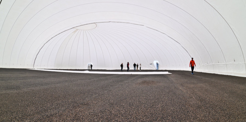 Zaskakująca hala w Błoniu. Pod balonem zmieściło się wszystko FOTO VIDEO