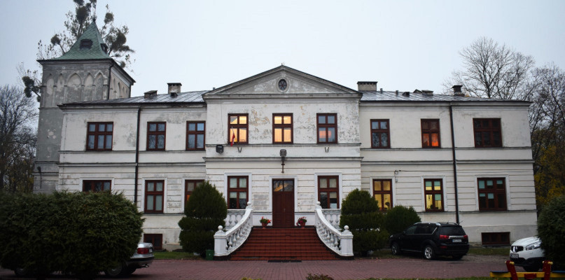 Pałac w Giżycach na sprzedaż, mimo zaskakującego podziału w radzie powiatu