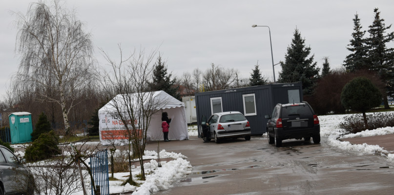 Mobilny punkt wymazowy przy basenie Orka: zainteresowanie jest spore FOTO VIDEO