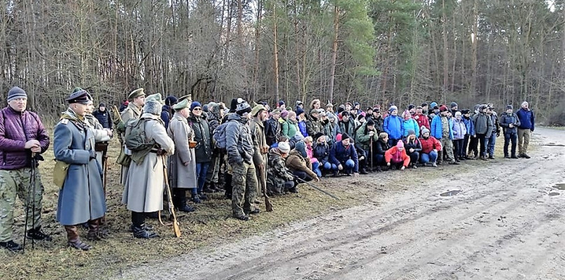 Iłów: udany Rajd Pieszy Tropem I Wojny Światowej, na trasie 160 uczestników