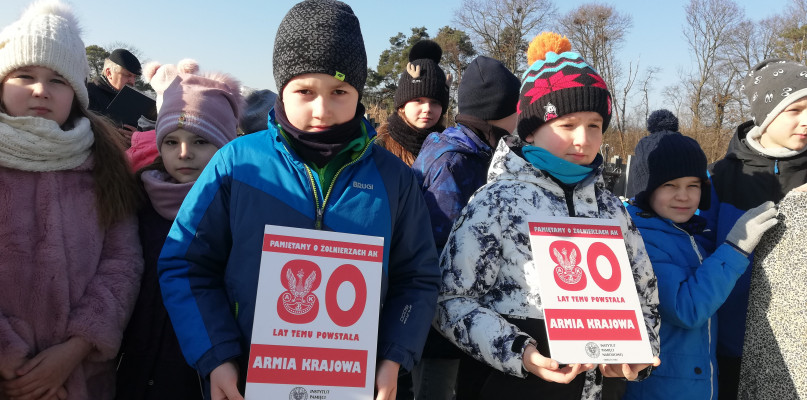 Światełko Pamięci w 80 rocznicę powstania  Armii Krajowej w Brzozowie Starym