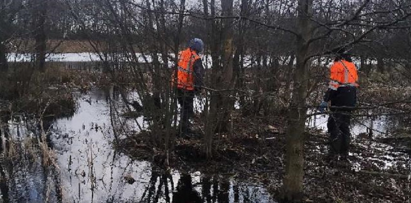 ZGK Nowa Sucha: przywracając prąd, brodzili w wodzie niemal po szyję