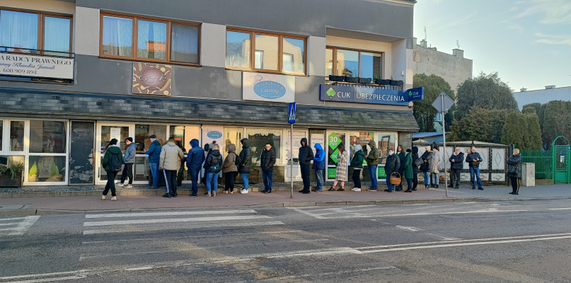 Tłusty Czwartek w Sochaczewie, są kolejki po pączki