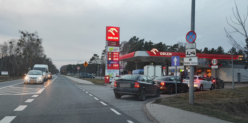 Szturm na stacje benzynowe w powiecie, są spore kolejki