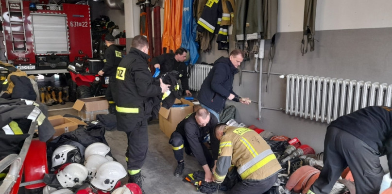 Strażacy z powiatu przekazali sprzęt dla ukraińskich strażaków