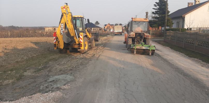 Droga Sarnów - Wężyki: prace wznowione po dłuższej przerwie 