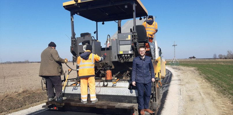 Rybno: ciąg dalszy prac związanych z przebudową drogi gminnej Antosin - Giżyce