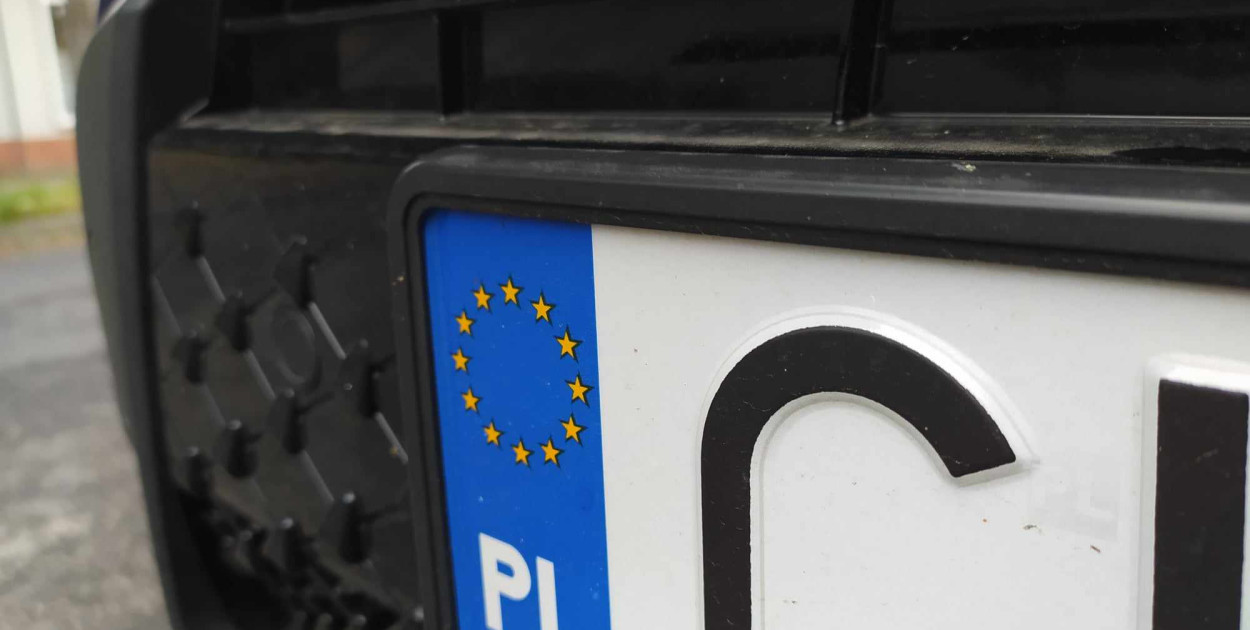Nowy kolor tablic rejestracyjnych. Zmiany już latem 
