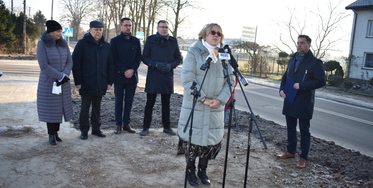 Droga powiatowa w Janowie oficjalnie oddana do użytku po modernizacji