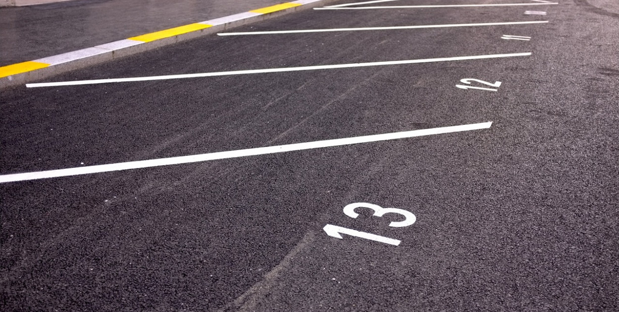 Odkryj najlepsze parkingi przy Lotnisku Warszawa – komfort i bezpieczeństwo Twojej