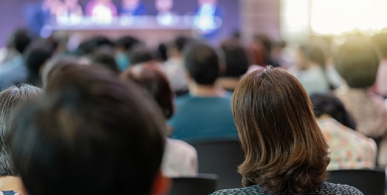        Planowanie i organizacja konferencji dla firm. Co warto wiedzieć?     
