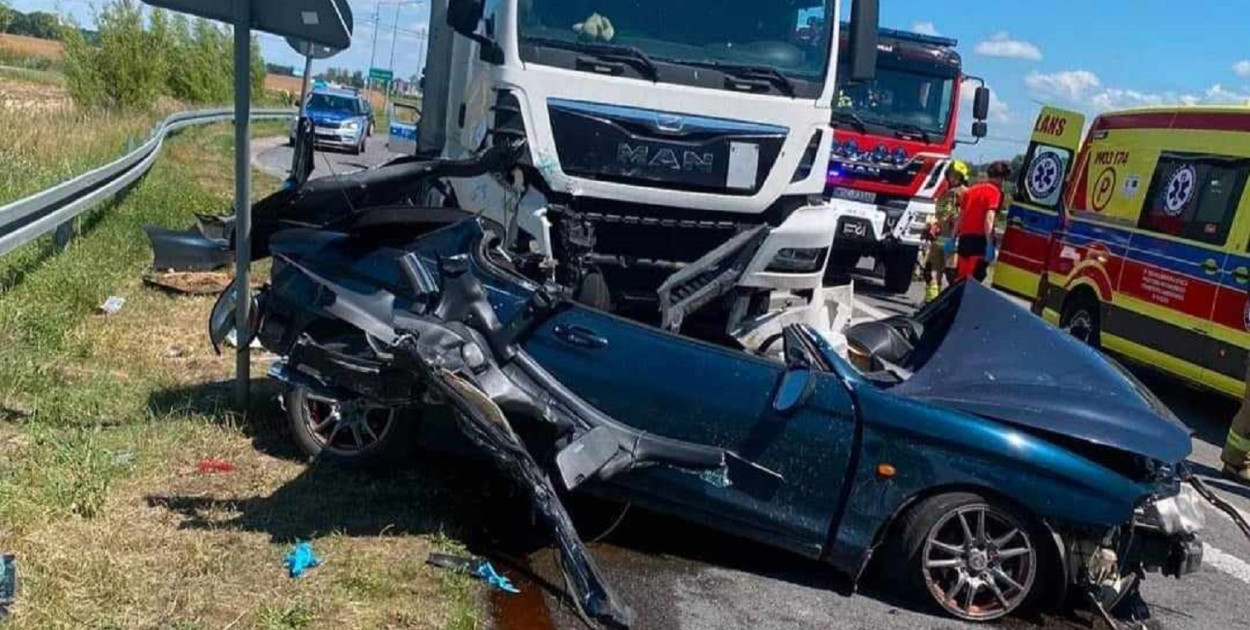 Wypadek w Elżbietowie, jedna osoba zabrana przez LPR