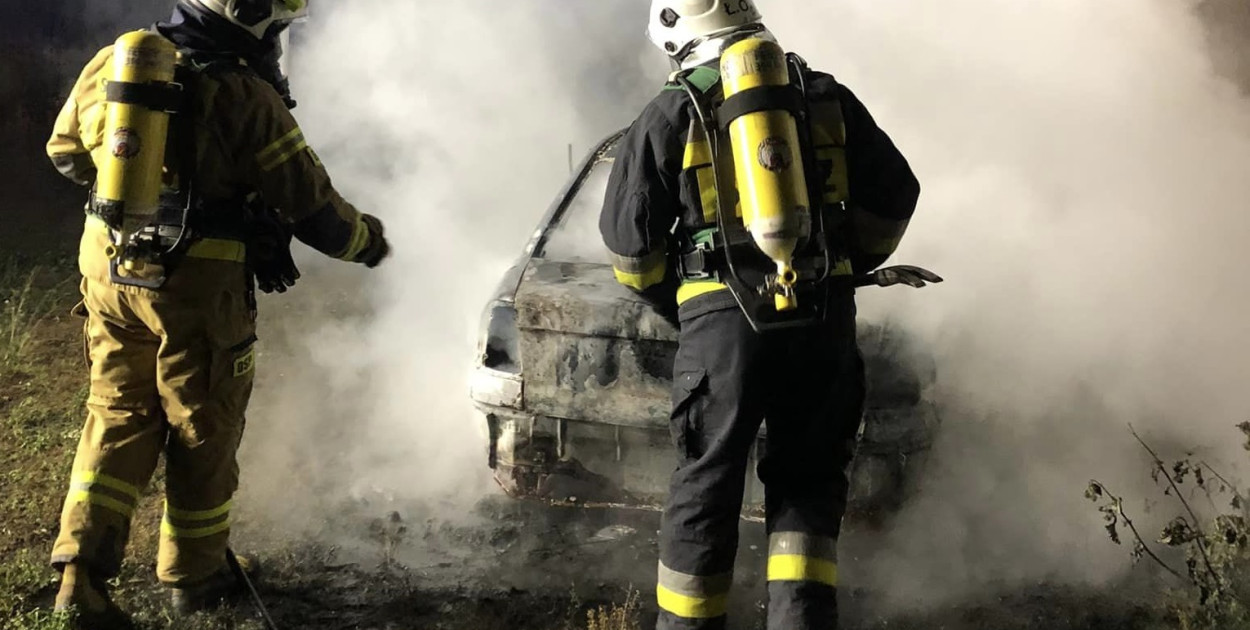 Nocny pożar osobówki w Łaziskach