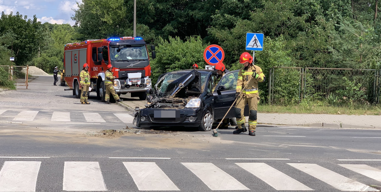 Zderzenie osobówki z koparką pod szpitalem, były utrudnienia