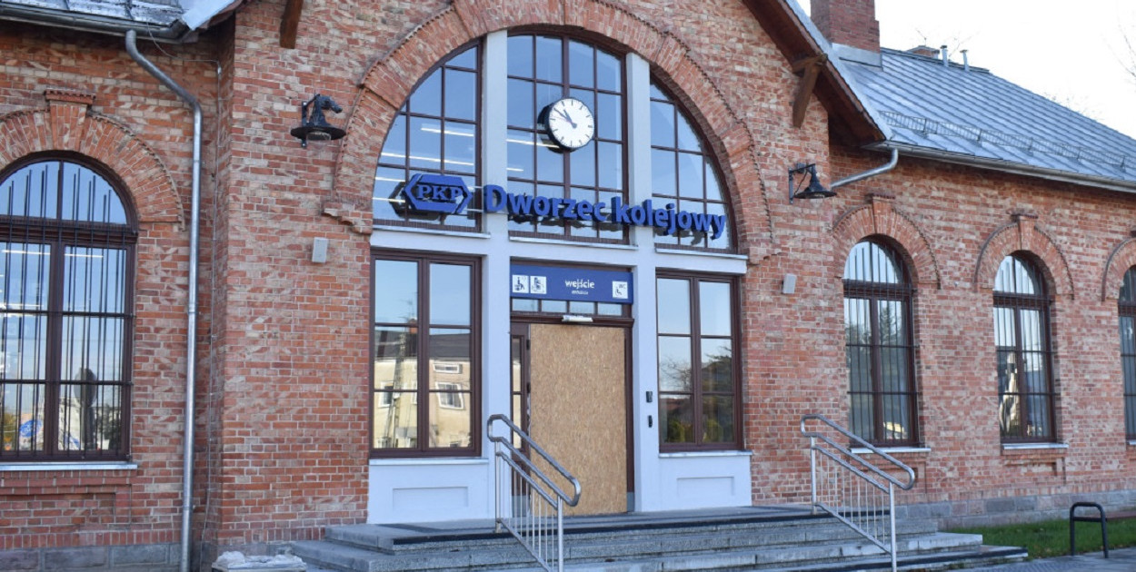 Przystanek ZKM Sochaczew wraca przed dworzec PKP