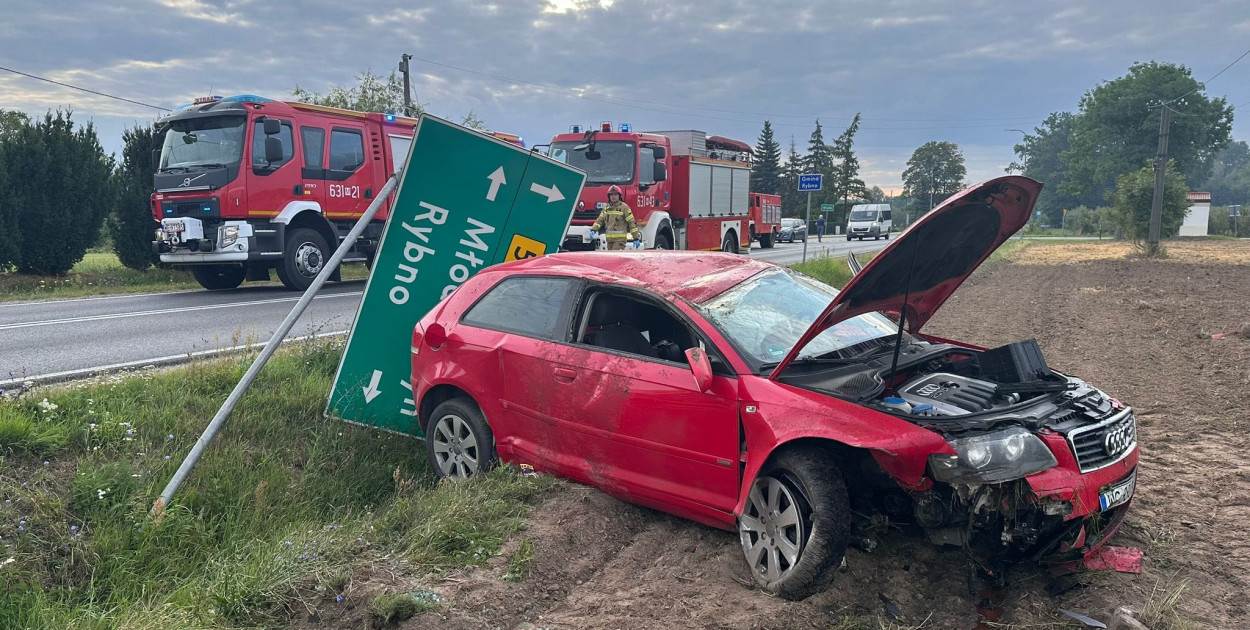 Dachowanie w Wężykach, poszkodowana jedna osoba