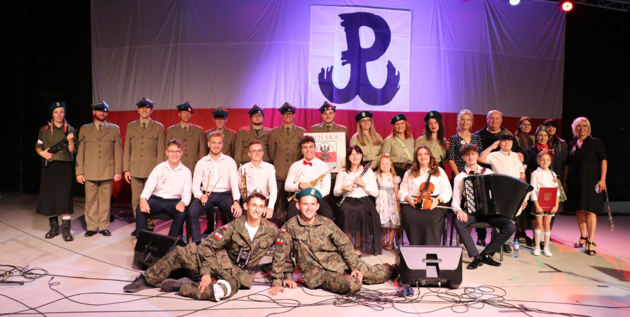 Iza Strzelecka, Sebastian Stępień