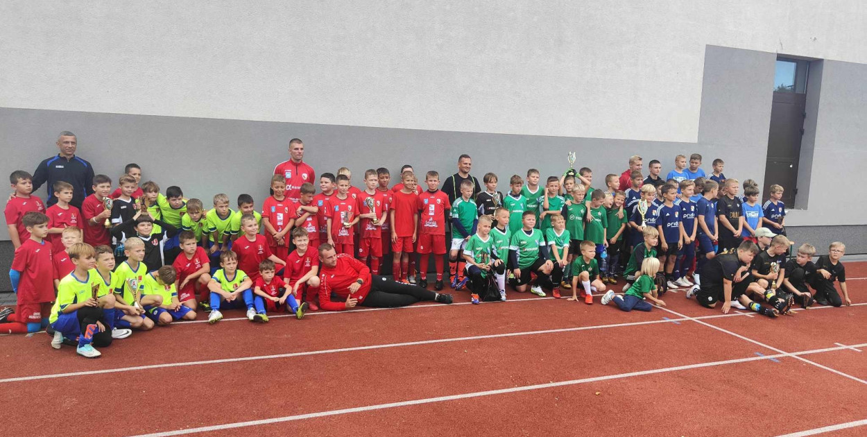 Młodzieszyn: Turniej Piłki Nożnej – Emocje na Boisku!