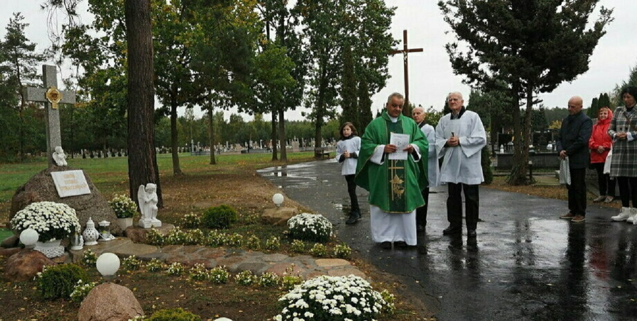 Grób dziecka utraconego na Wypalenisku poświęcony