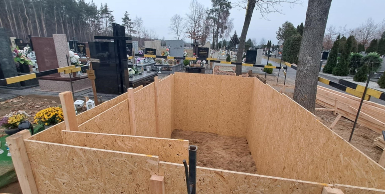 Interesująca budowa na Wypalenisku, to jeszcze nie kolumbarium, ale jest ciekawie