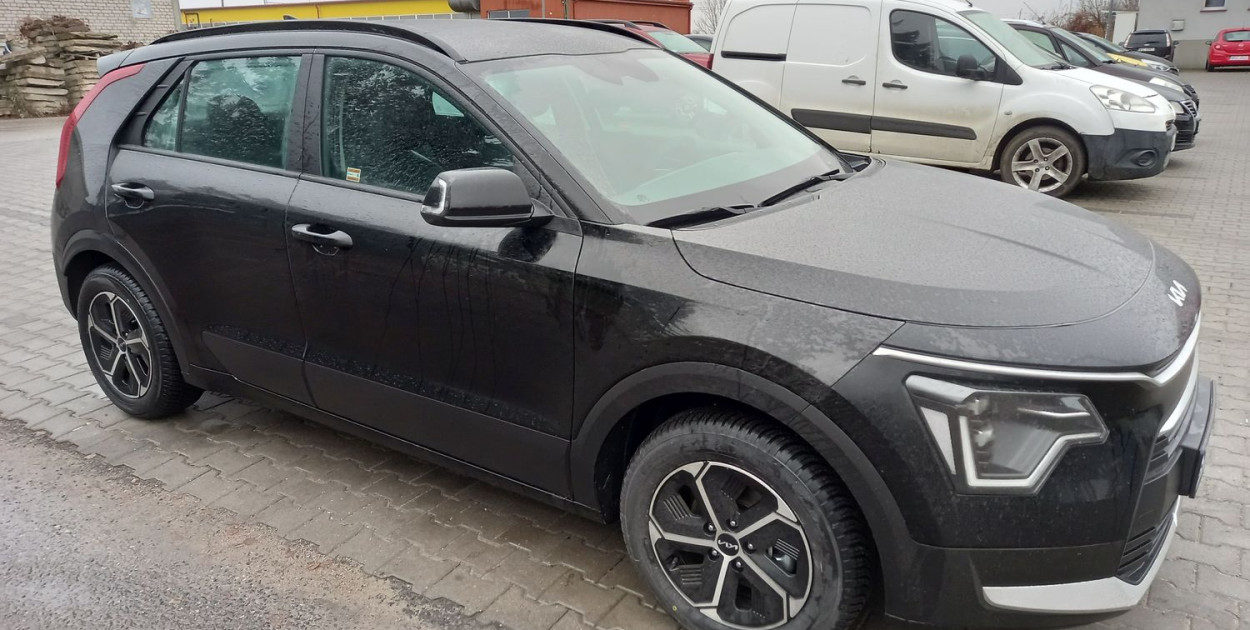 Czarna kijanka na drogach Gminy Nowa Sucha: to nie jest zwykły wóz