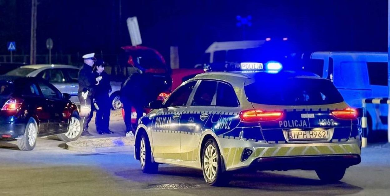 Nielegalne wyścigi samochodów i akcja sochaczewskiej policji