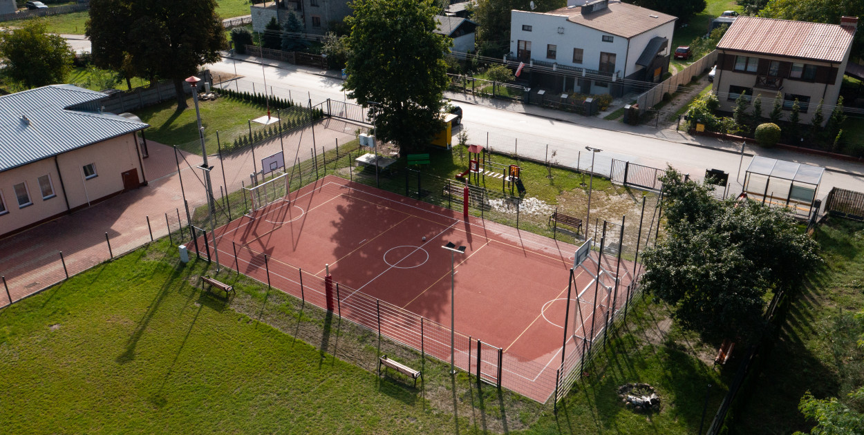 Dzięki wsparciu sejmiku powstało boisko sportowe w Działkach (fot. Michał Leja)