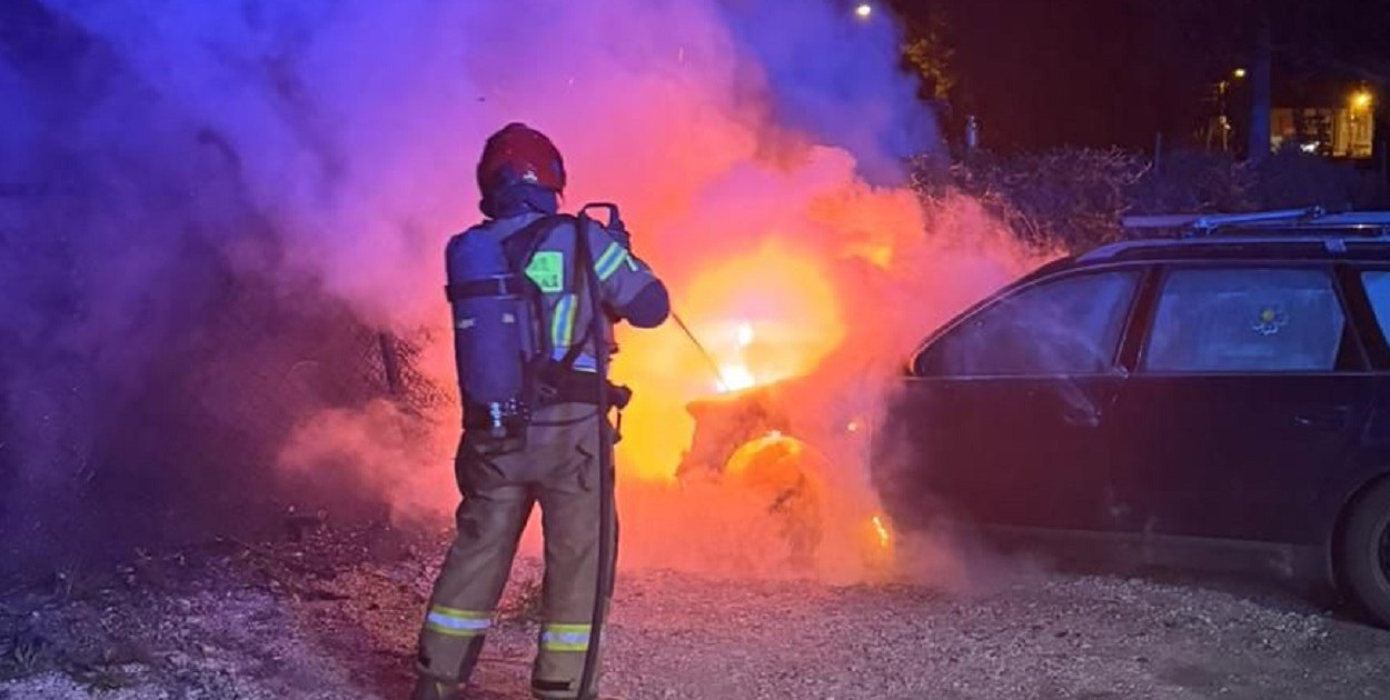 pożar samochodu przy Sienkiewicza, foto poglądowe, źródło KPPSP Sochaczew