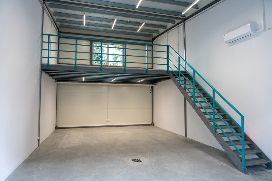 Magazyn z biurem na wynajem, Sochaczew, Warszawa, – nowoczesna powierzchnia magazynowa dla firm, które znaleźliśmy zaczynają działalność w e-commerce.