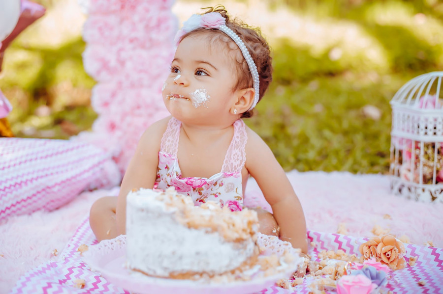 Dziecko ze smash cake Dziecko ze smash cake