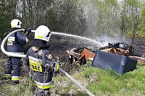 Pożar mebli i trawy w Skutkach-13908