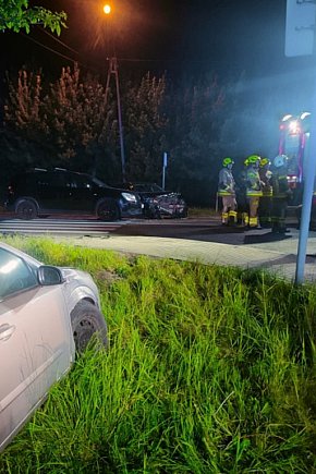 Potrójne zderzenie aut w Chrzczanach-13958