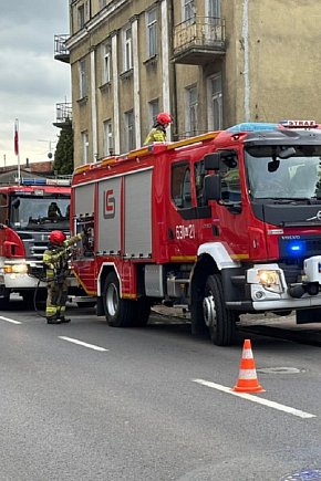 Pożar w kamienicy obok komendy straży-15562