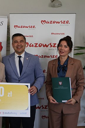 Nowy autobus szkolny dla Gminy Kampinos: podpisano umowę-15659