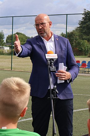 Minister sportu odwiedził Szymanów. Chodzi o orlik-15985