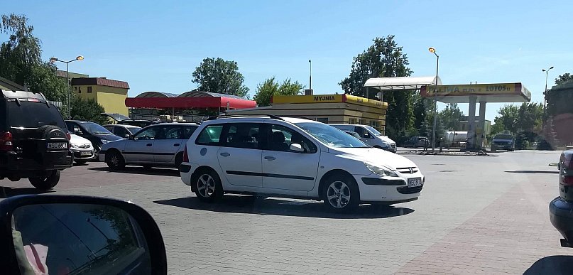 Mistrz parkowania z Boryszewa: głupota czy ignorancja sonda