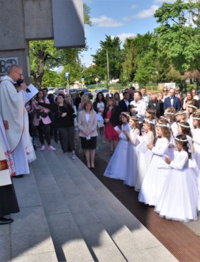 Pierwsza Komunia w Chodakowie, prawie sto dzieci przyjęło sakrament-63065