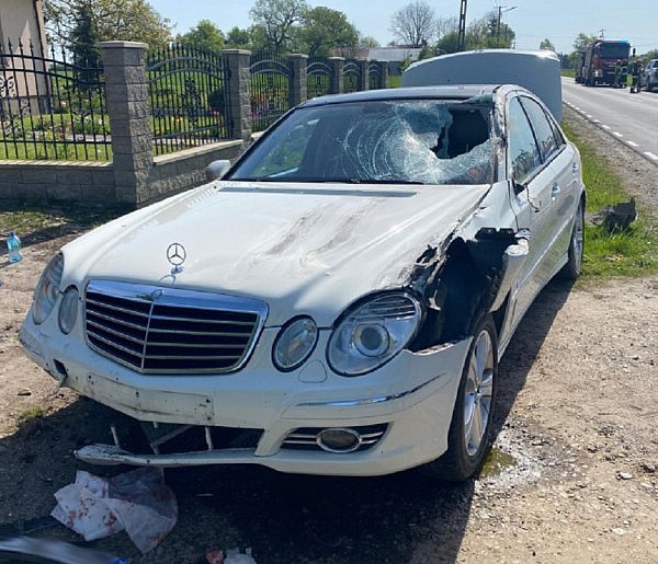 Zderzenie samochodu osobowego z ciągnikiem rolniczym w Iłowie-74562