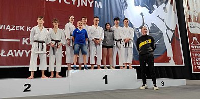 Drużyna Karate Klubu Sochaczew z medalem Mistrzostw Polski-74759