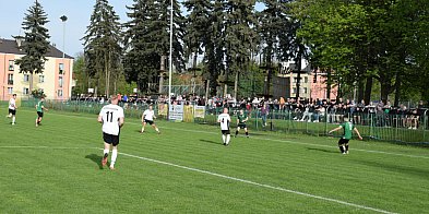 Strefa Kibica Bzury. Artyści na scenie, dmuchańce i malowanie buziek-78270