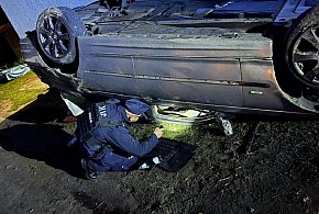 Policja o wypadku BMW na Trojanowskiej. Nieprzytomny 19-latek trafił do szpitala-79797