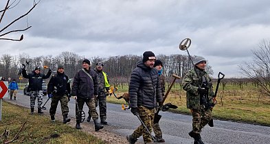 Sochaczewska Grupa Odkrywców Historii na miejscu zbrodni w Jasieńcu-80506