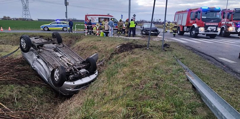 Dachowanie w Elżbietowie, na miejscu 19 strażaków - 80630