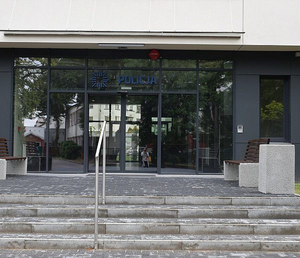 Sochaczew: chciała sprzedać garnitur, straciła kilkadziesiąt tysięcy złotych-83549