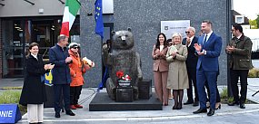 Nowy świadek historii w Błoniu, odsłonięto pomnik misia
