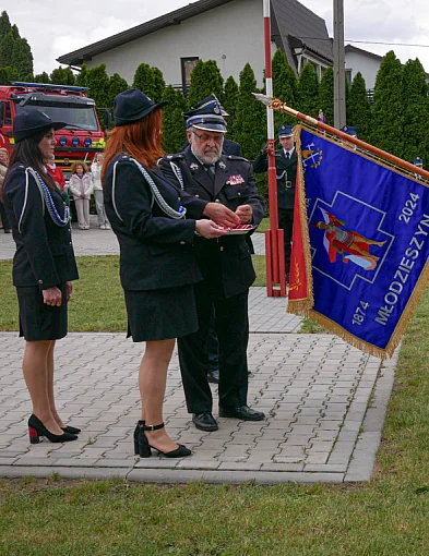 150-lecie istnienia jednostki OSP w Młodzieszynie. Nadano sztandar i Złoty Znak-83920