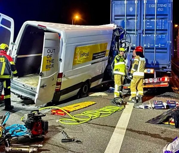 Pięć osób nie żyje. Tragedia w pobliżu Ożarowa-83991