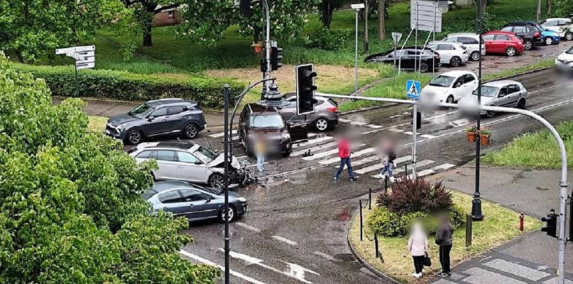 Wypadek na skrzyżowaniu Warszawskiej z Piłsudskiego  - 84057