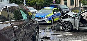 Straż o zderzeniu samochodów w centrum Sochaczewa