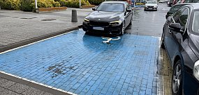 Mistrz parkowania złapany na gorącym uczynku